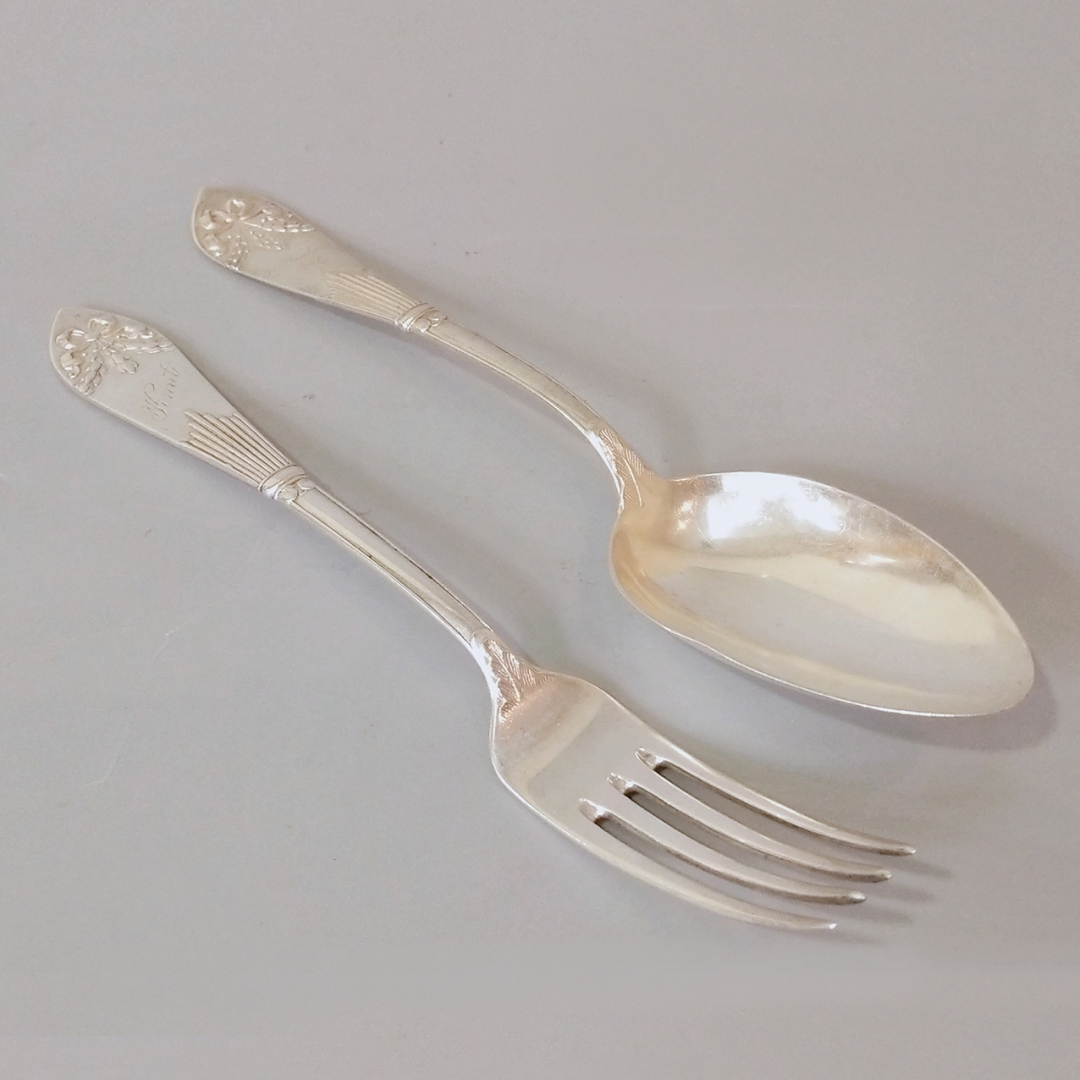 1907年、1909年瑞典纯银浮雕花卉餐叉、餐勺 2件