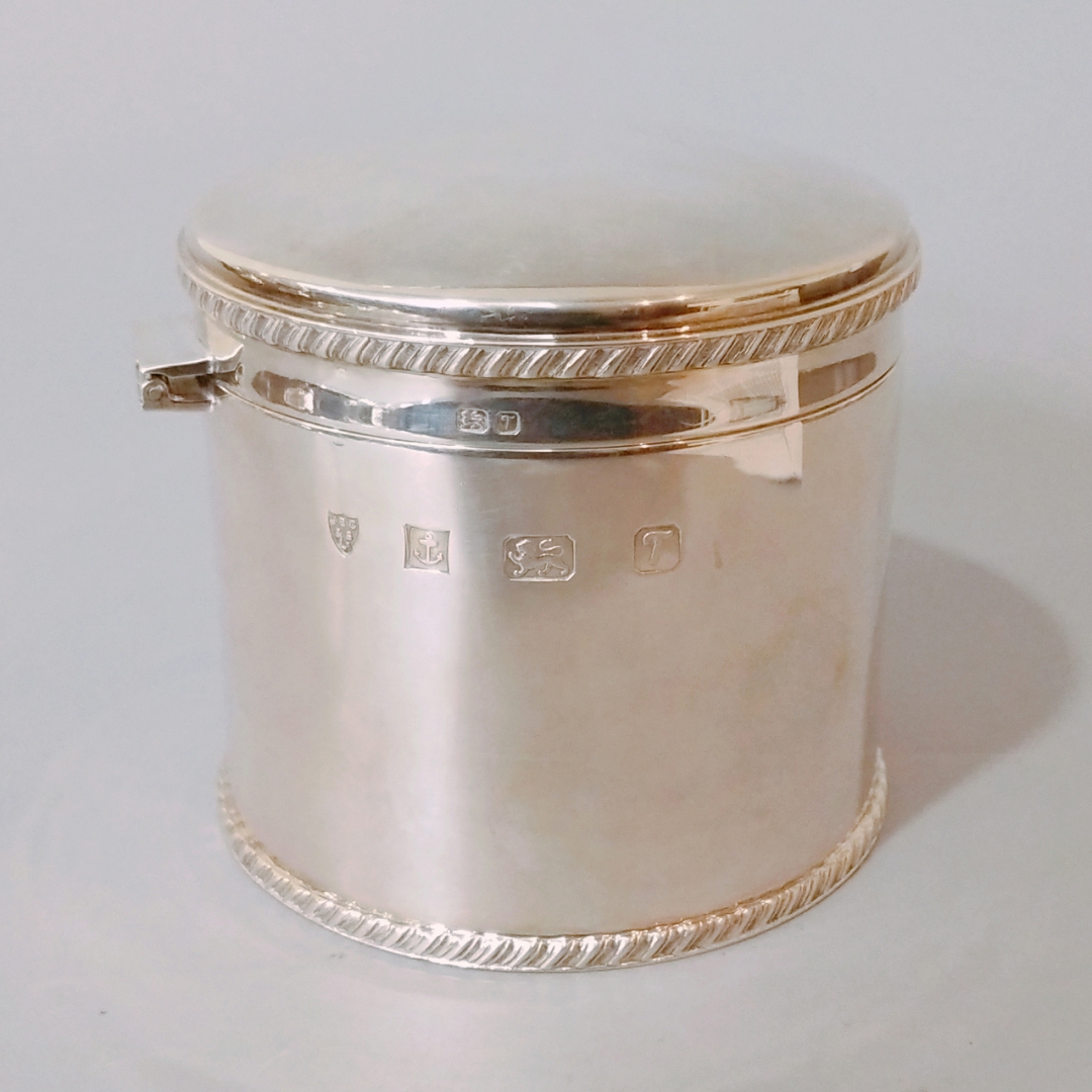 英国伯明翰制纯银带盖茶叶罐/储物盒 1件