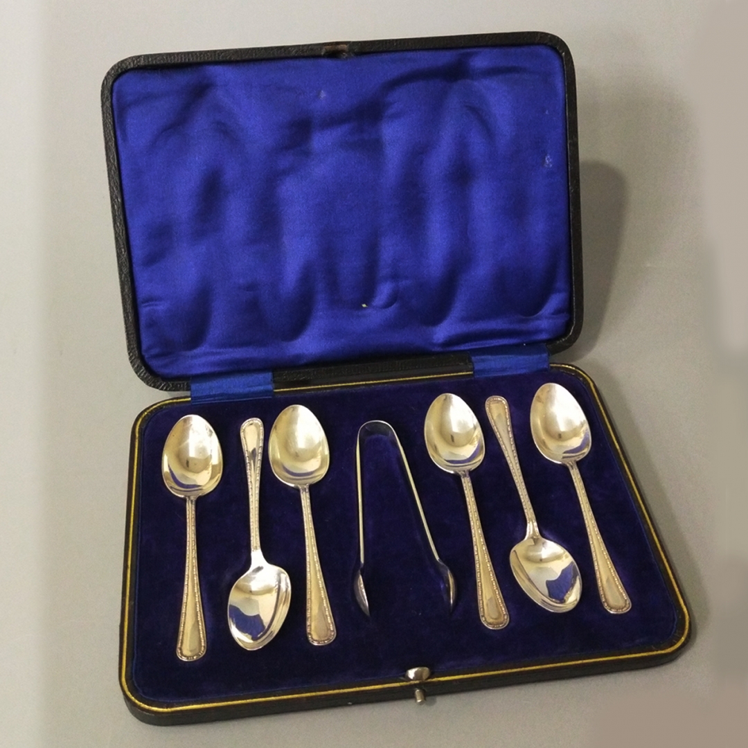 1915年英国谢菲尔德纯银甜品勺、糖夹 共7件