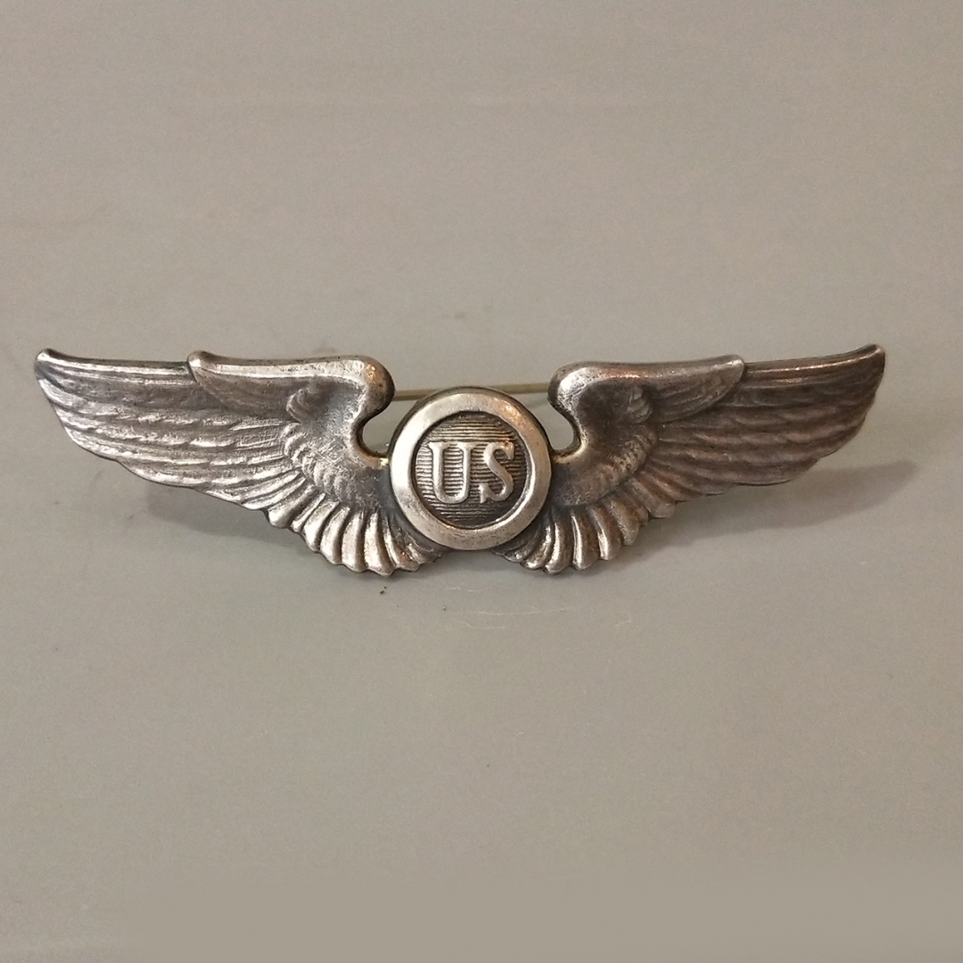 二战时期美国纯银飞行员胸章 1件