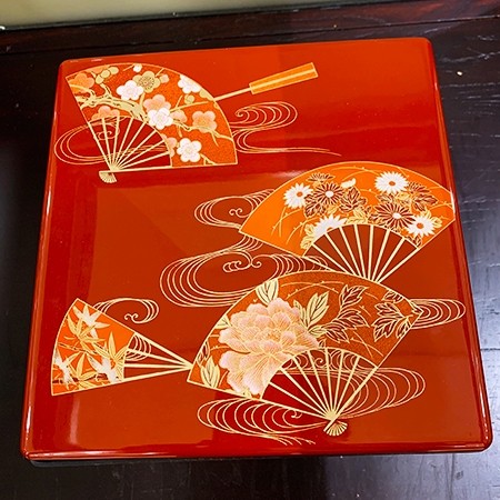 日本制红釉描金日式官扇三层置物盒