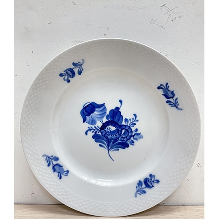 丹麦皇家哥本哈根手绘青花暗纹大赏盘 直径:25.5cm