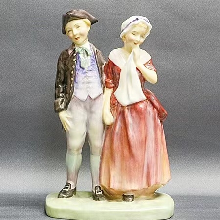 1940年代英国Royal Doulton”恩爱”瓷偶摆件
