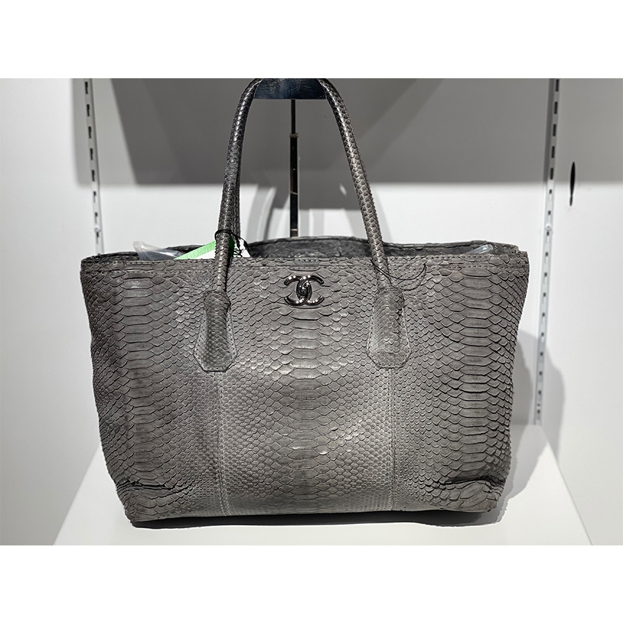 CHANEL 灰色蛇皮 tote 