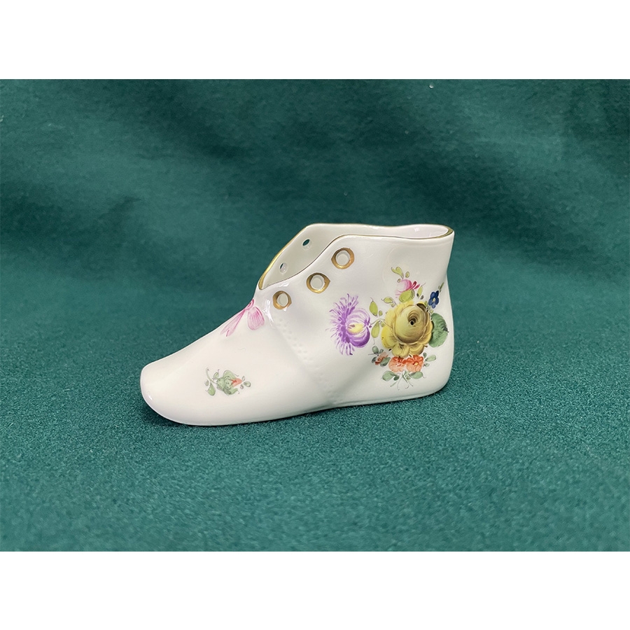 匈牙利HEREND花卉"公主之鞋"瓷塑摆件