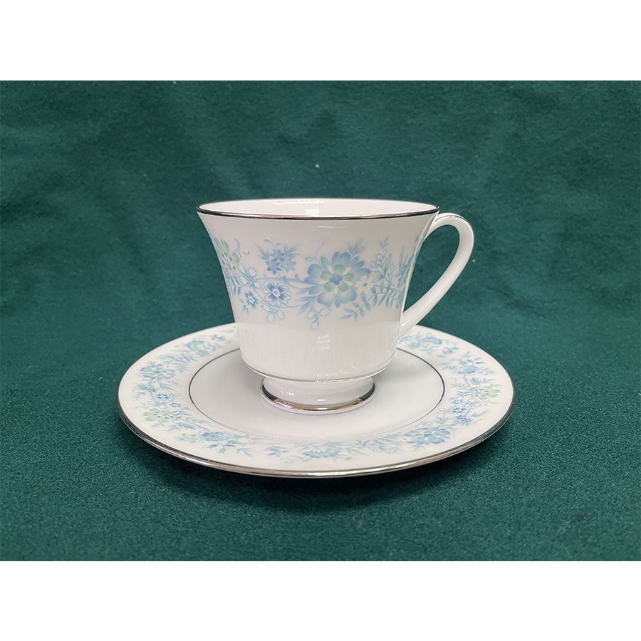 二十世纪日本则武经典花纹骨瓷咖啡杯、碟