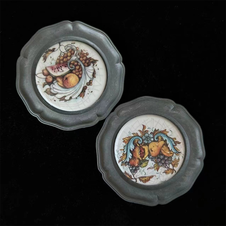 二十世纪美国锡制水果纹饰陶瓷茶托对盘
