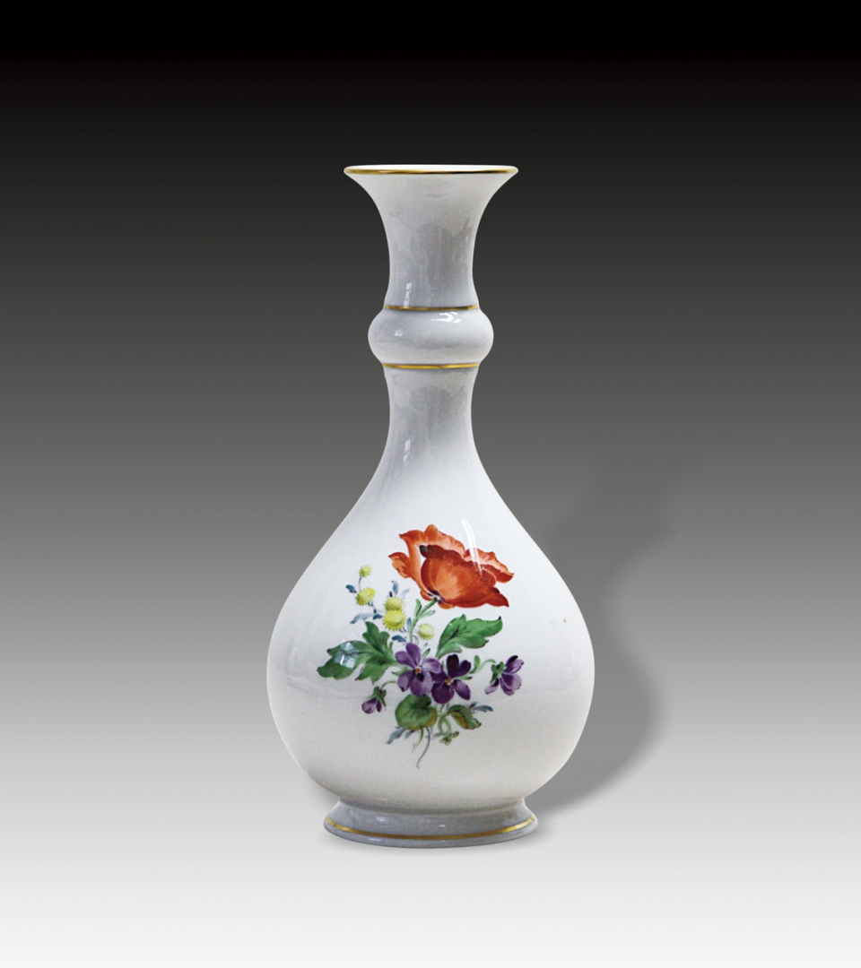 德国梅森手绘"德国之花"描金观音瓶(H:18.5cm)