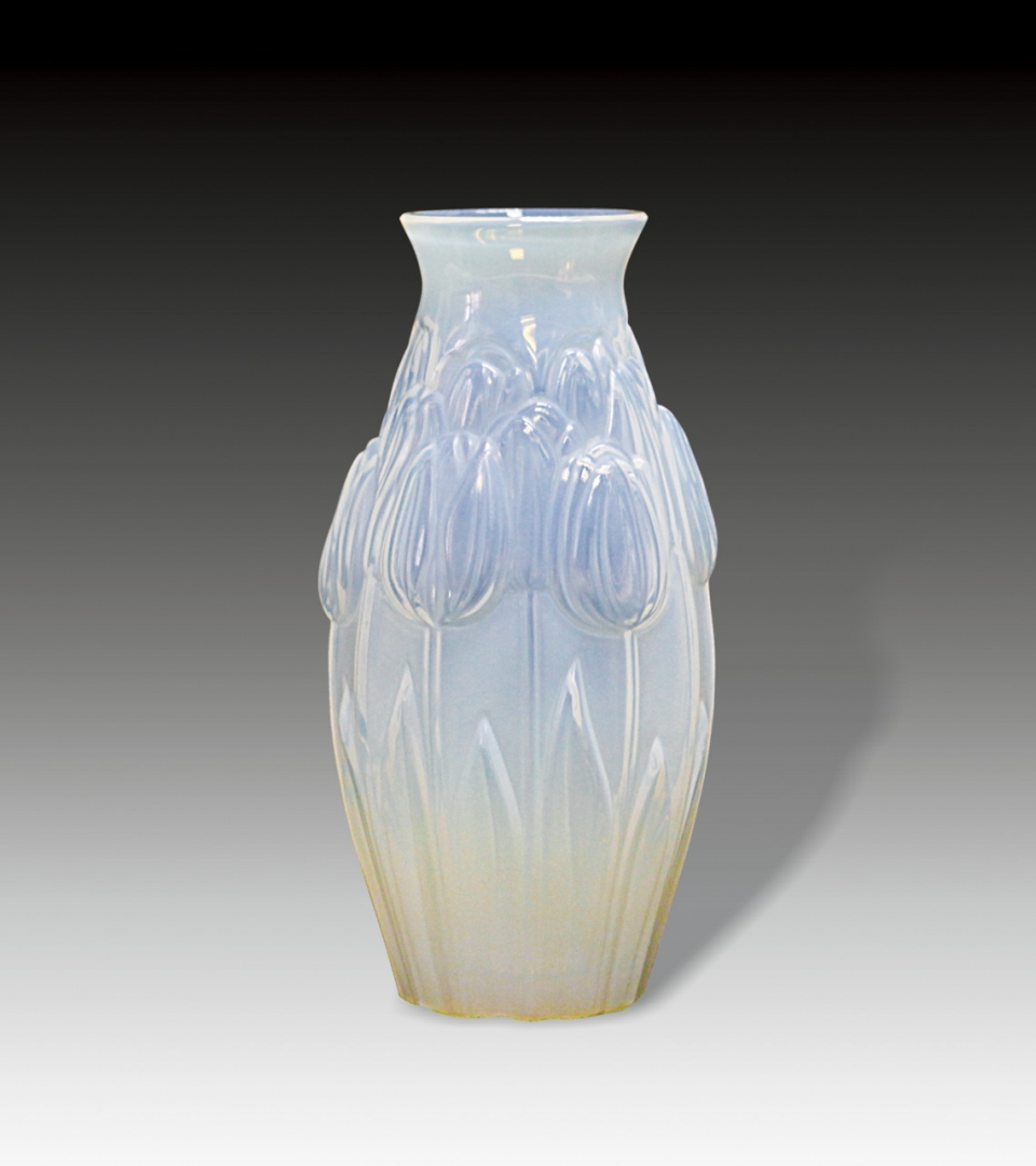 法国LALIQUE"蓝雾郁金香"欧珀光彩赏瓶(H:17.5cm)