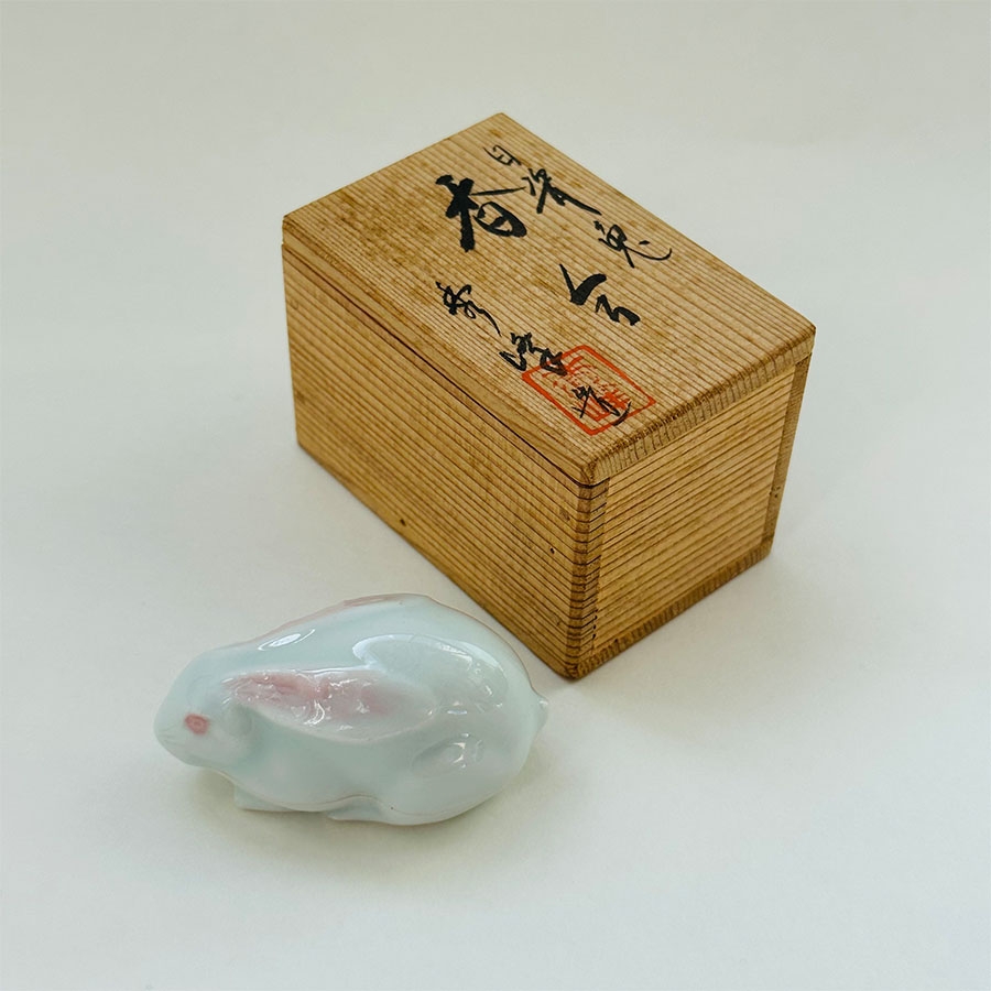 昭和时期名家秀峰兔子造型香盒带原盒(6×3cm)